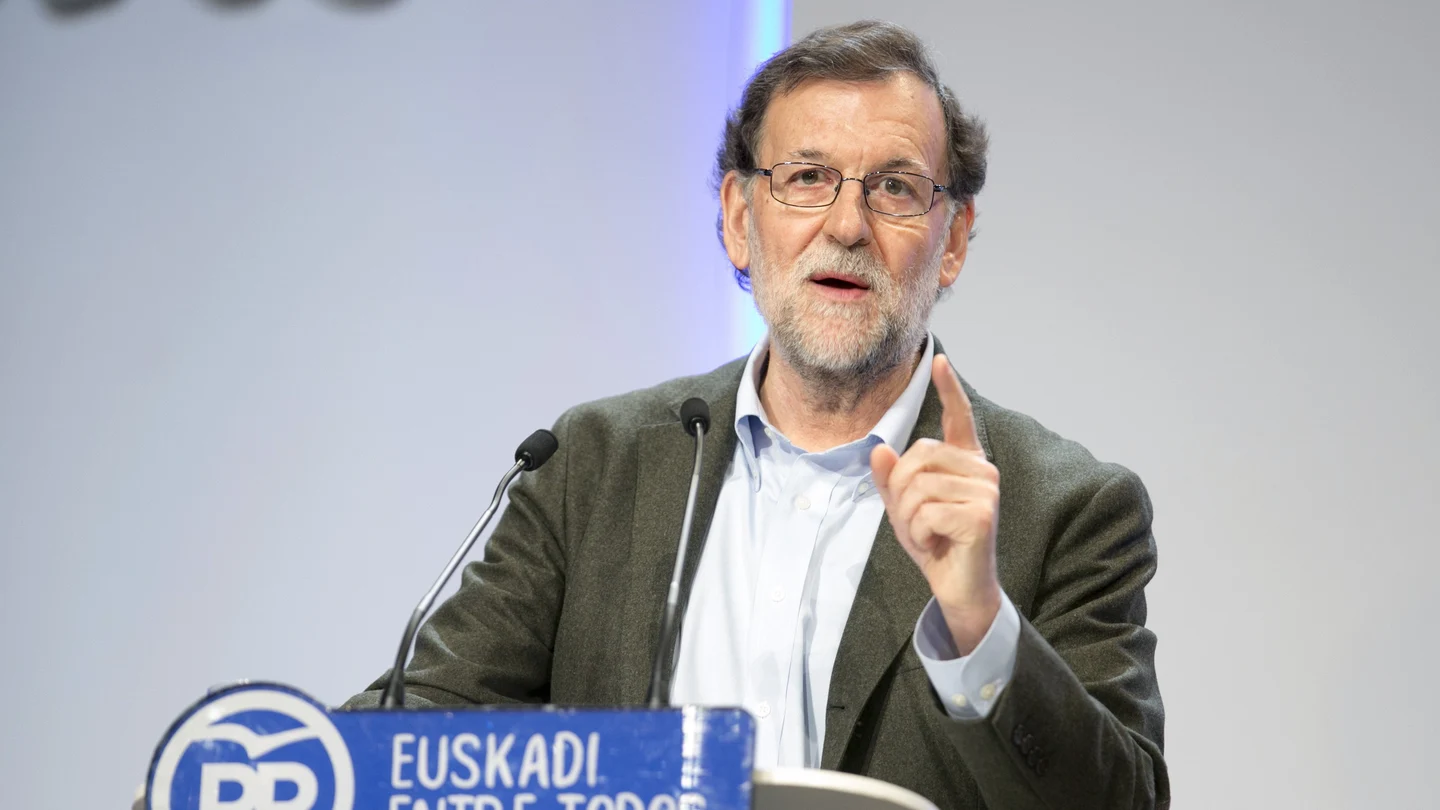 Mariano Rajoy durante su intervención en la clausura del congreso del PP vasco celebrado en Vitoria Mariano Rajoy durante su intervención en la clausura del congreso del PP vasco celebrado en Vitoria