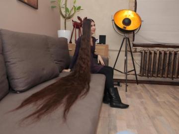 El pelo de una joven mide dos metros y pesa dos kilos El pelo de una joven mide dos metros y pesa dos kilos