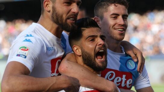 Los jugadores del N&aacute;poles celebrando uno de los goles
