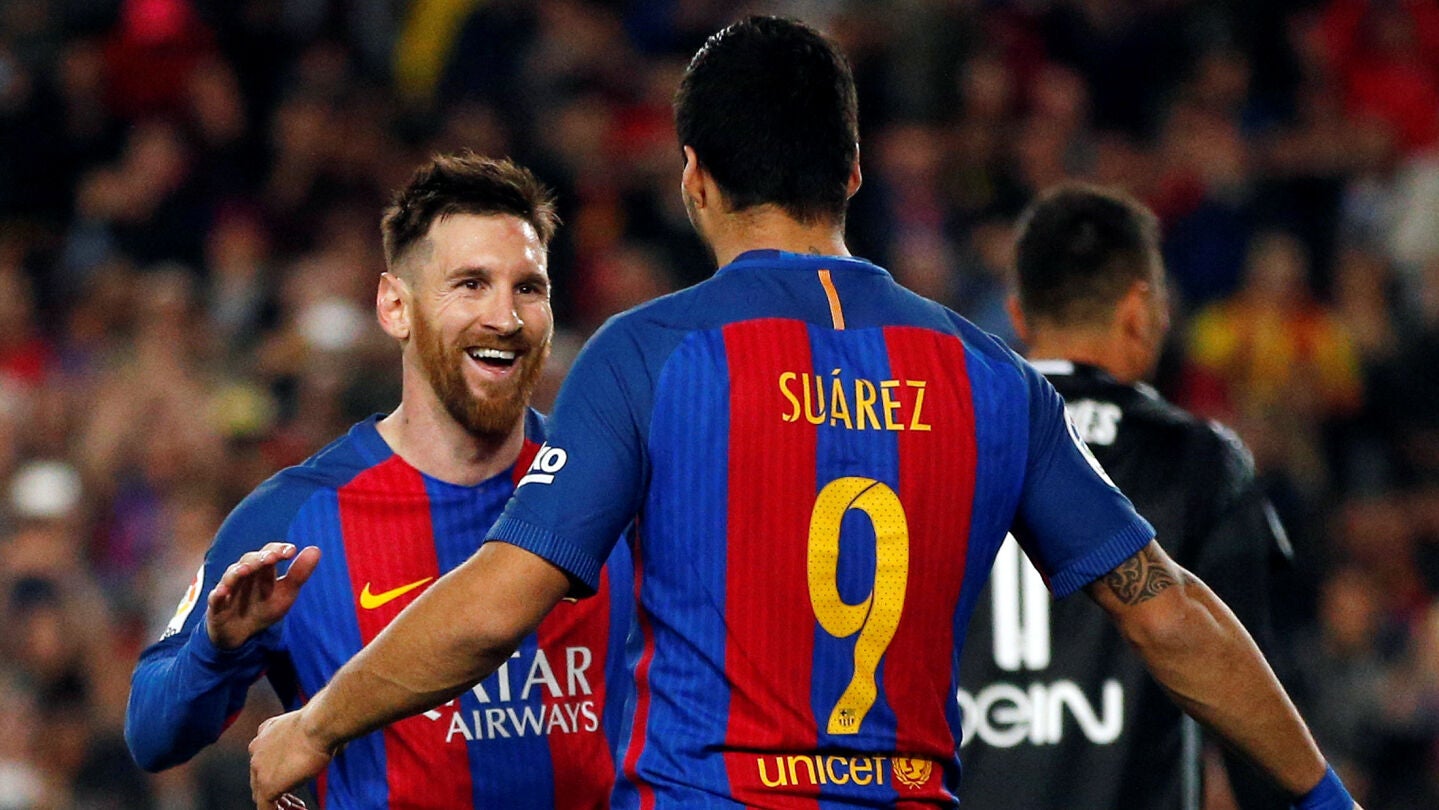 Leo Messi y Luis Su&aacute;rez celebran un gol ante el Valencia
