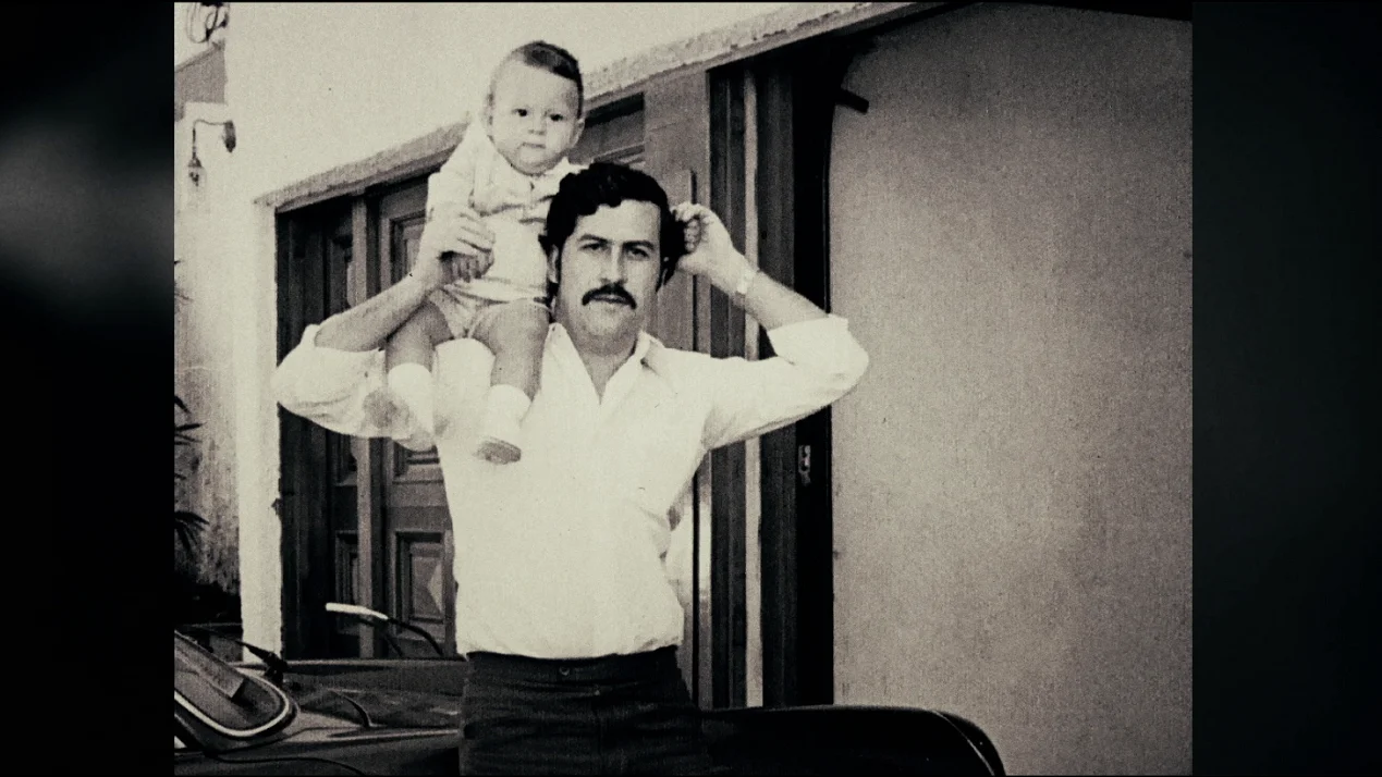 Pablo Escobar con su hijo