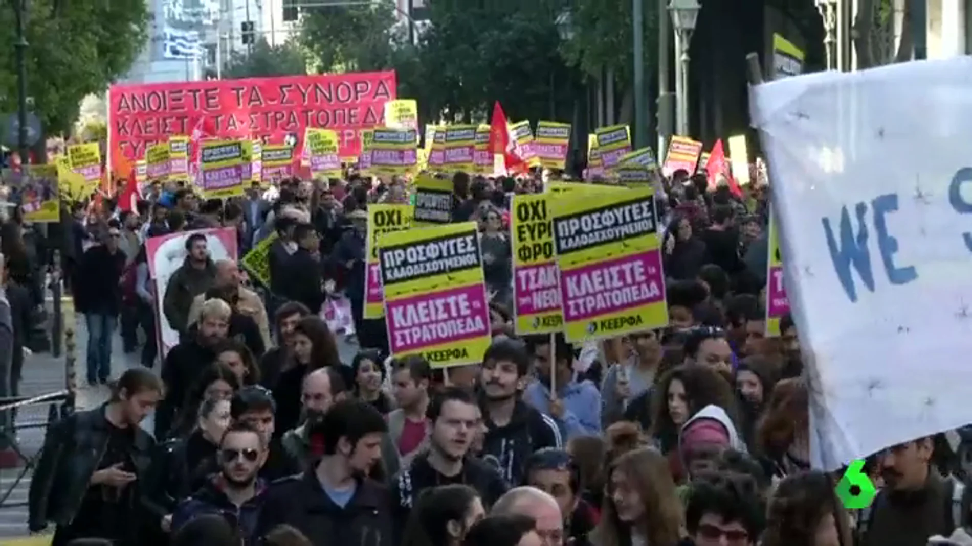Miles de personas se manifiestan contra el racismo en el Reino Unido y Grecia