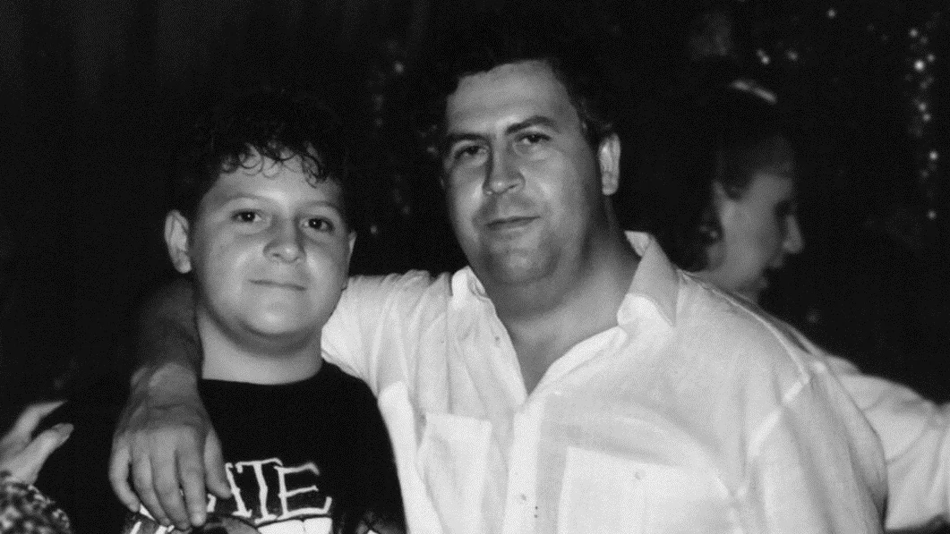 Pablo Escobar con su hijo