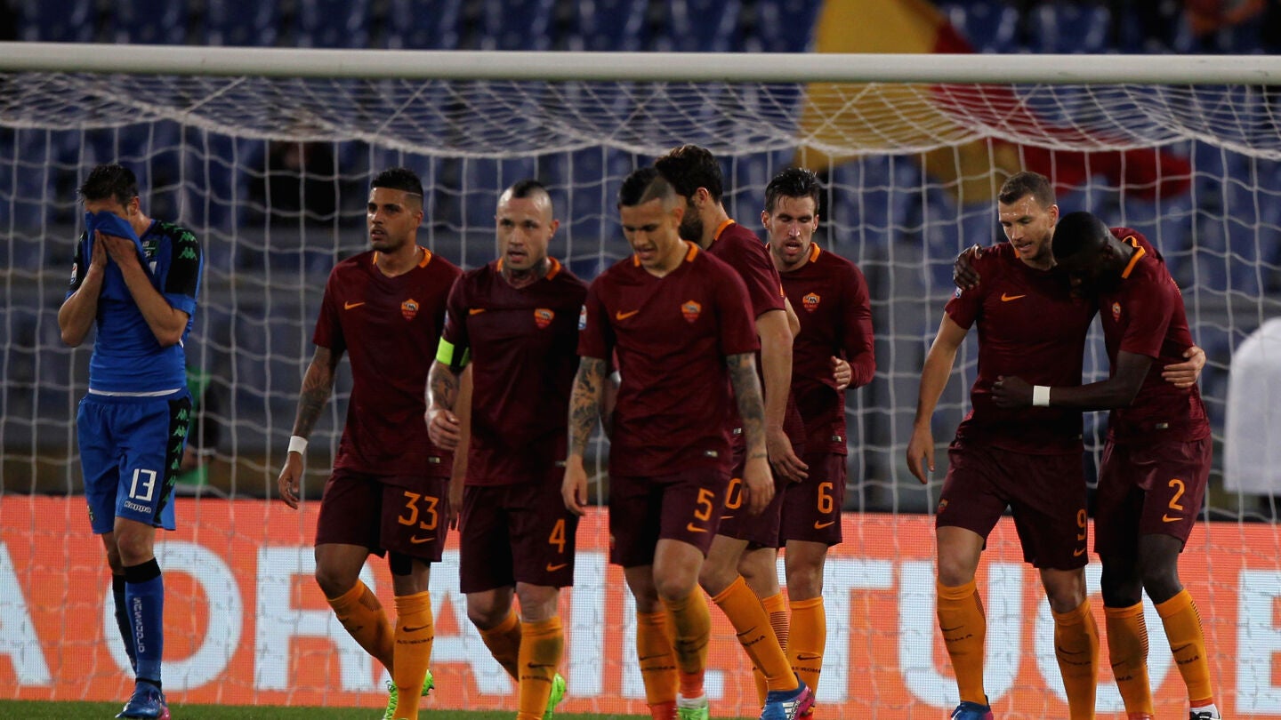 Los jugadores de la Roma celebran un gol ante el Sassuolo