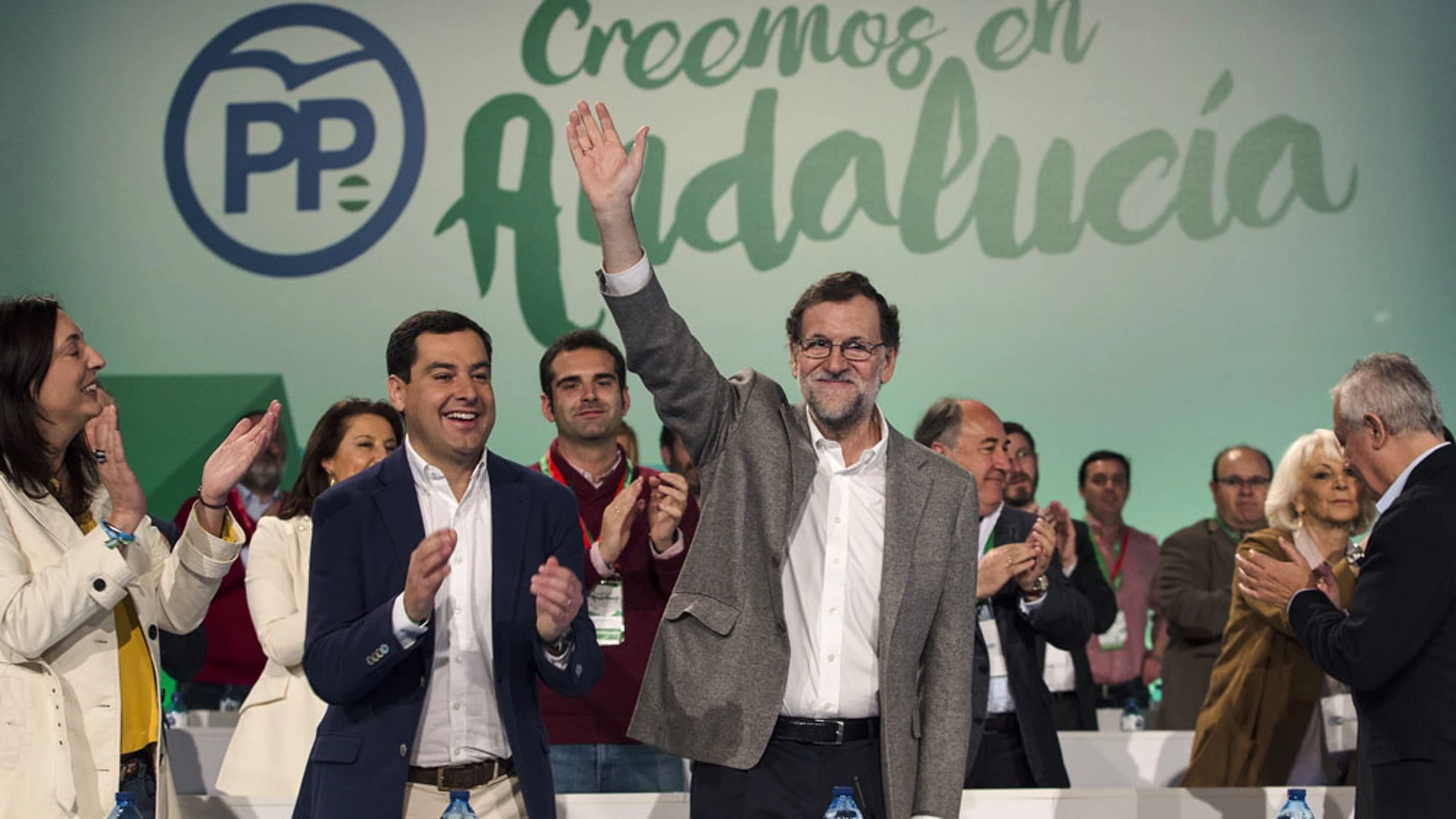 Mariano Rajoy junto a Juanma Moreno
