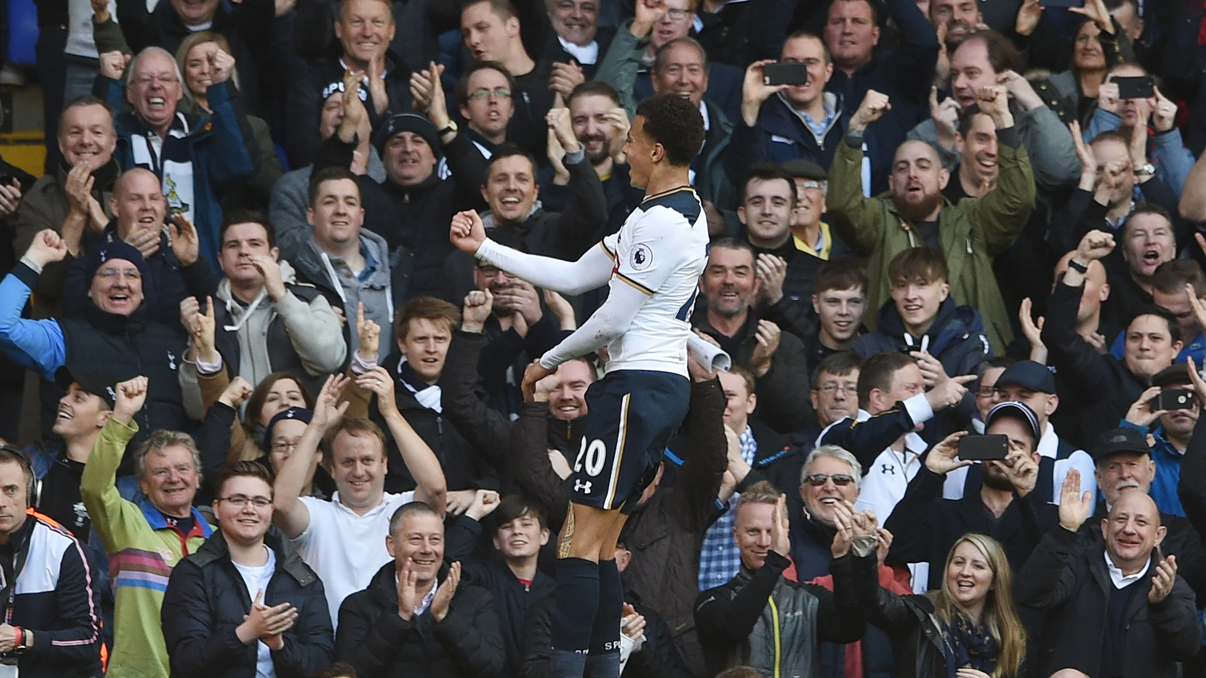Dele Alli celebrando un gol