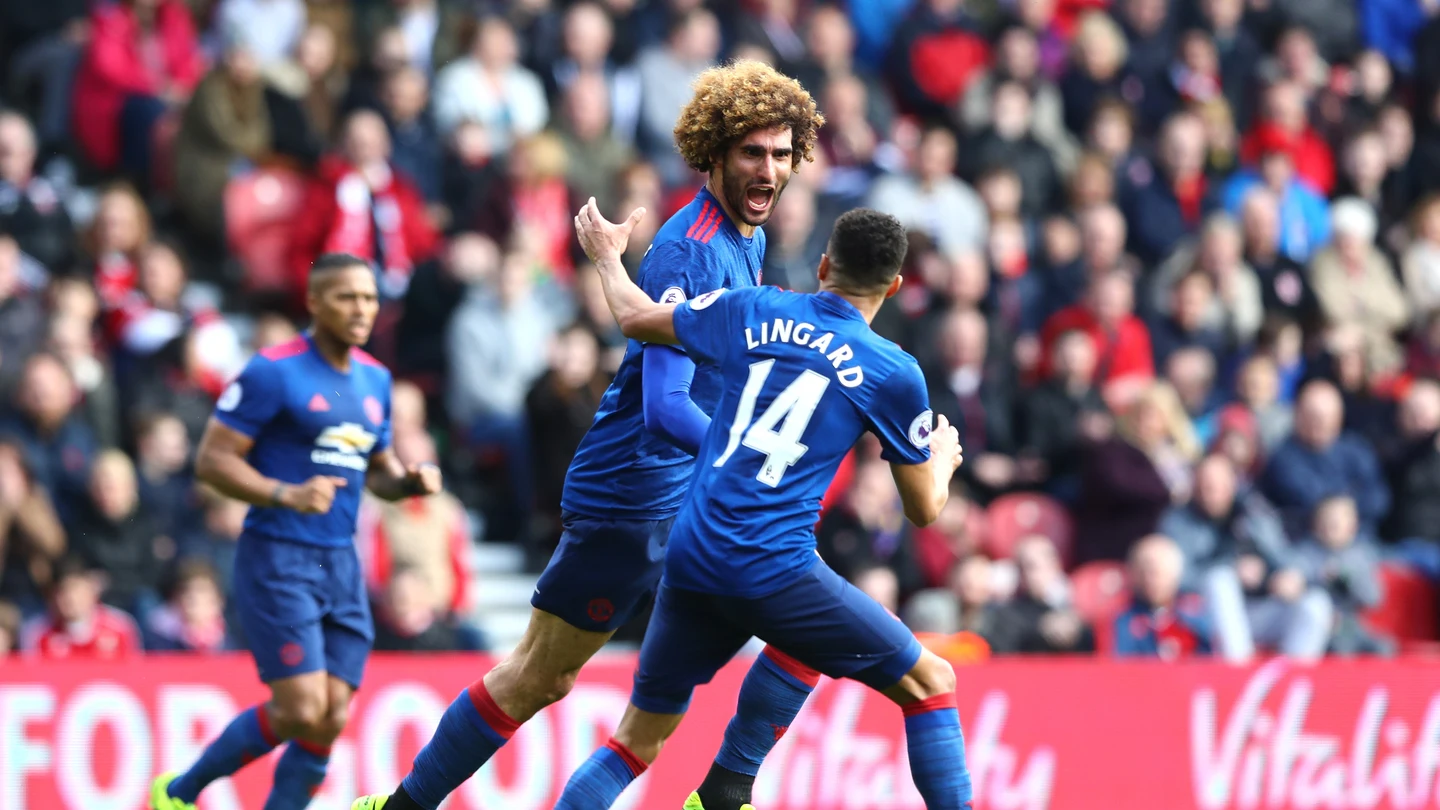 Fellaini celebra un gol con Lingard Fellaini celebra un gol con Lingard