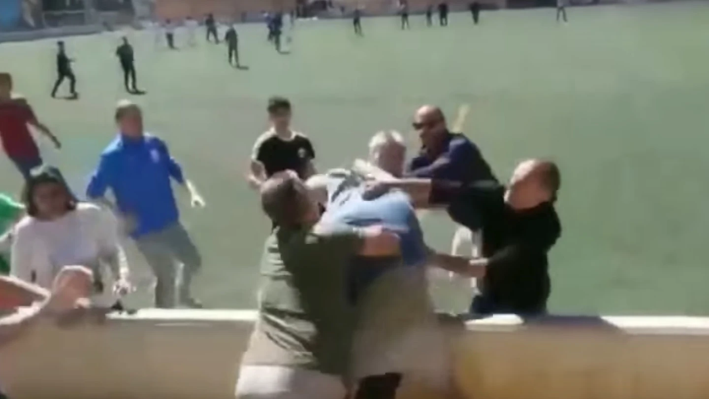 Pelea entre padres en un partido de infantiles en Mallorca Pelea entre padres en un partido de infantiles en Mallorca