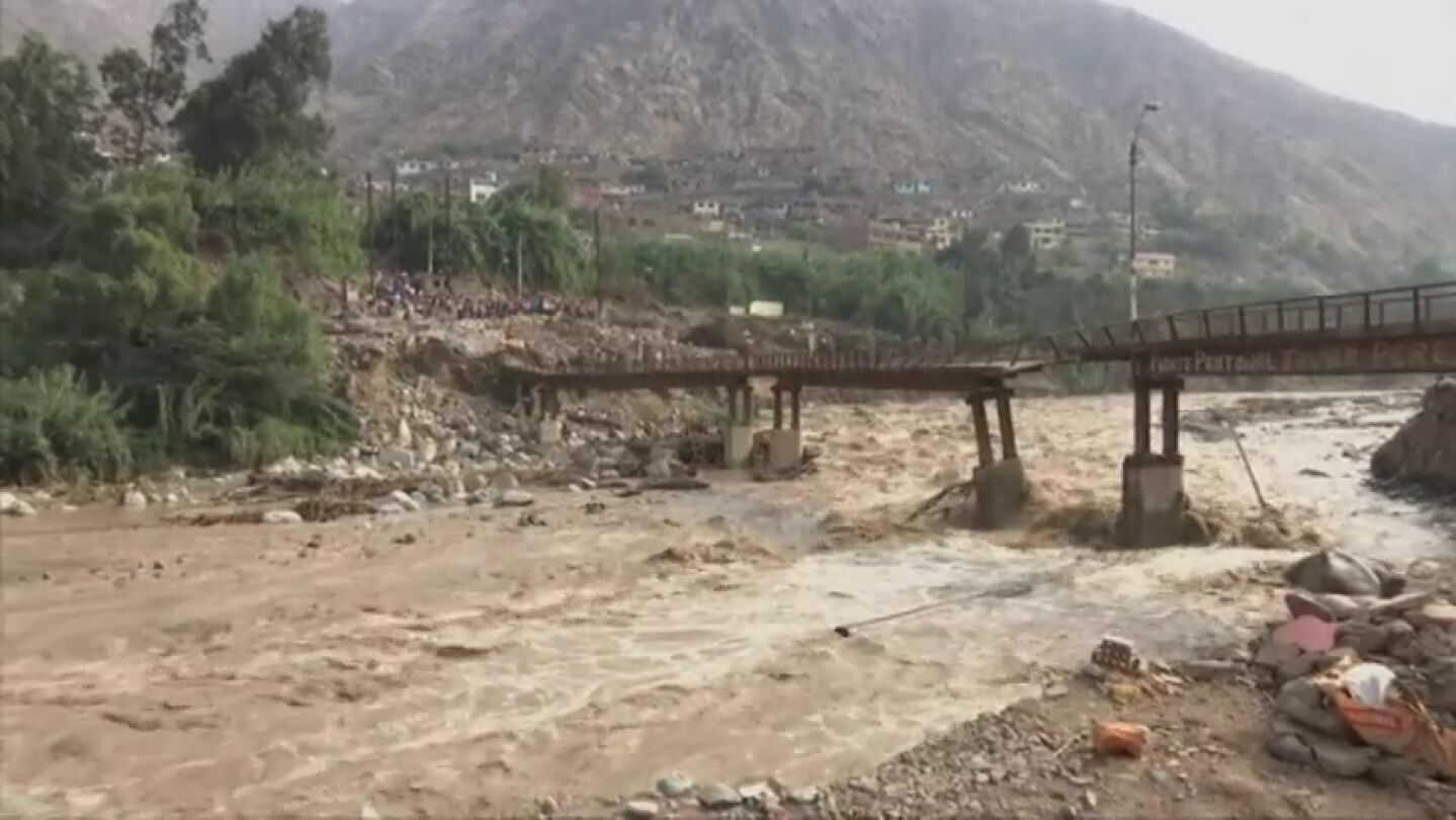 Frame 10.060839 de: Al menos 75 muertos y 20 desaparecidos por las intensas lluvias en Per&uacute;