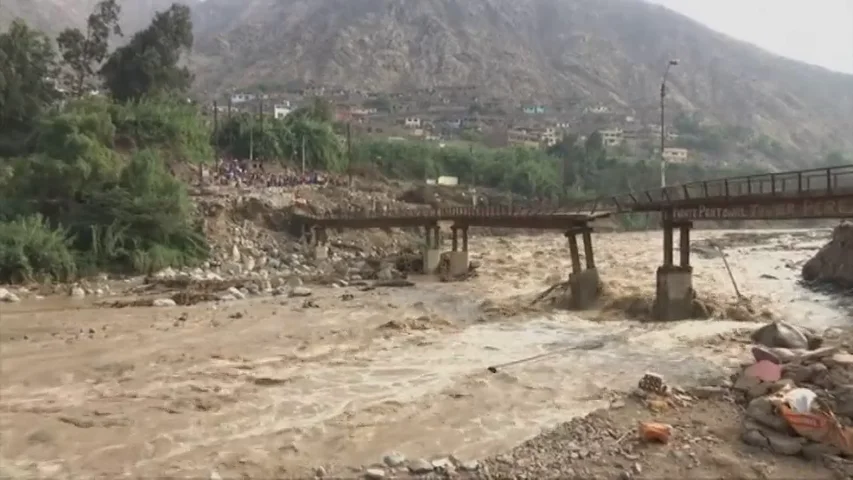 Frame 10.060839 de: Al menos 75 muertos y 20 desaparecidos por las intensas lluvias en Perú