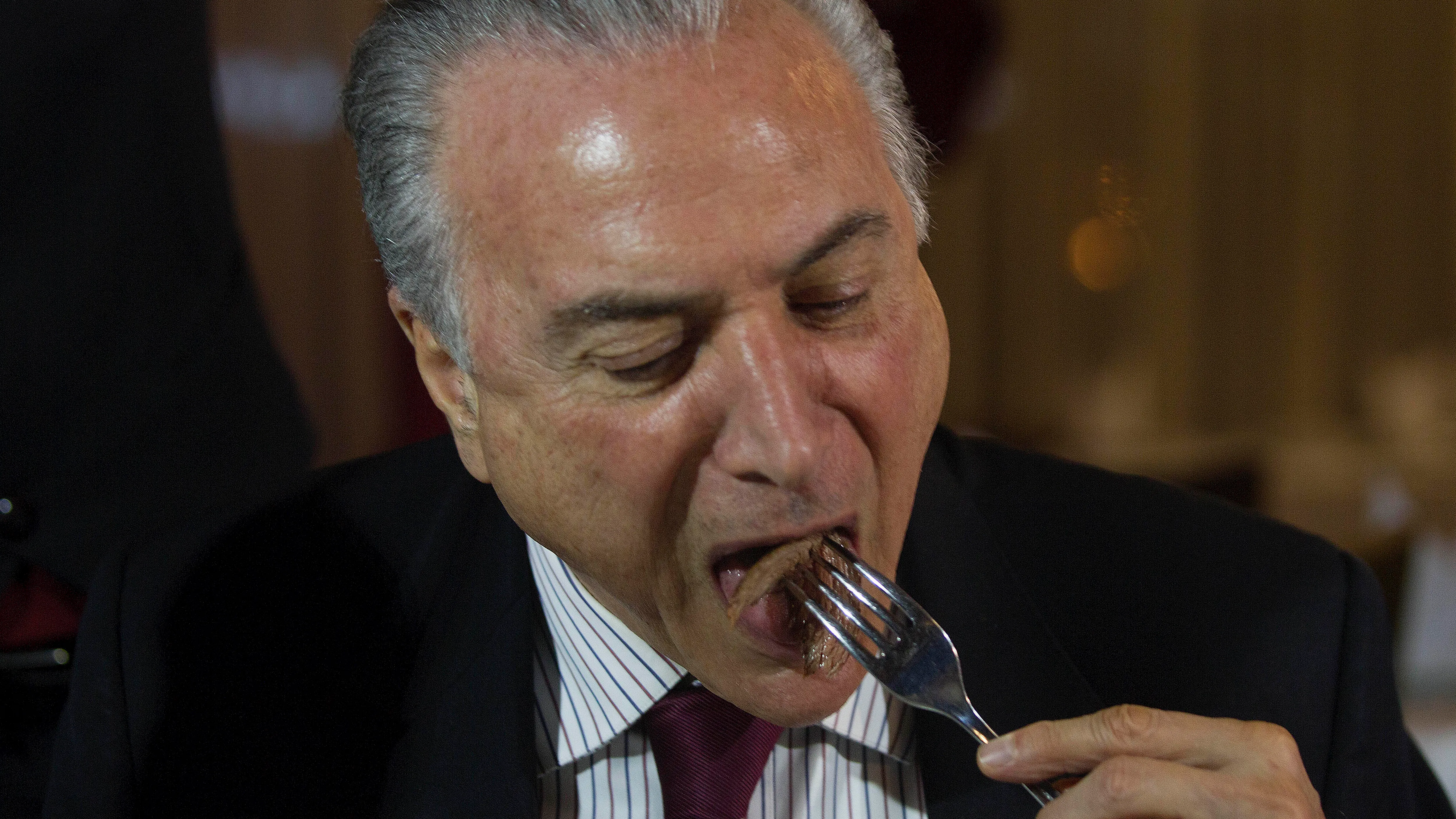 Temer, comiendo una parrillada