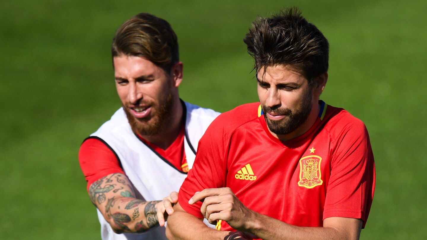 Gerard Piqu&eacute; y Sergio Ramos, en un entrenamiento de la selecci&oacute;n espa&ntilde;ola