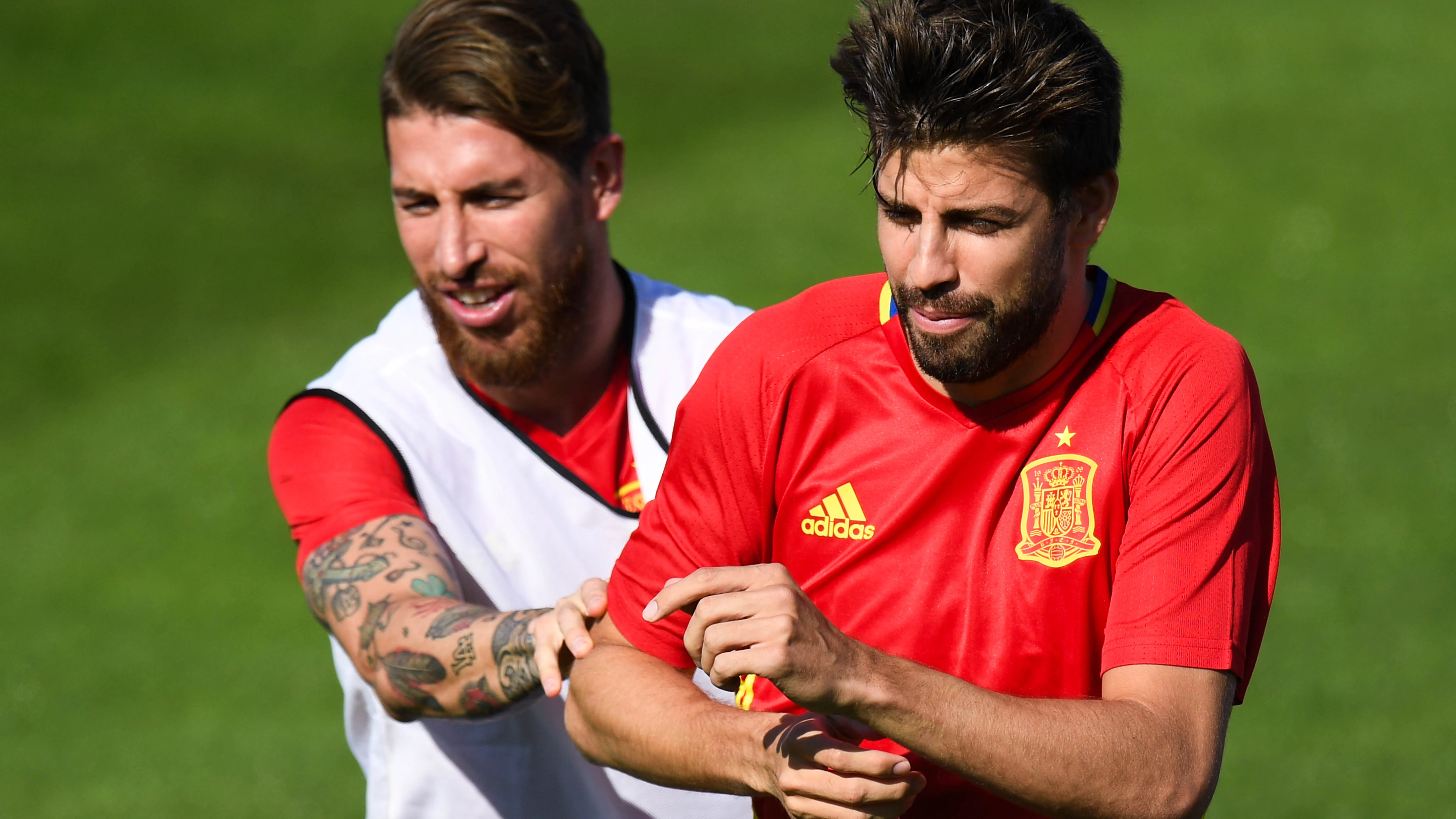 Gerard Piqué y Sergio Ramos, en un entrenamiento de la selección española Gerard Piqué y Sergio Ramos, en un entrenamiento de la selección española
