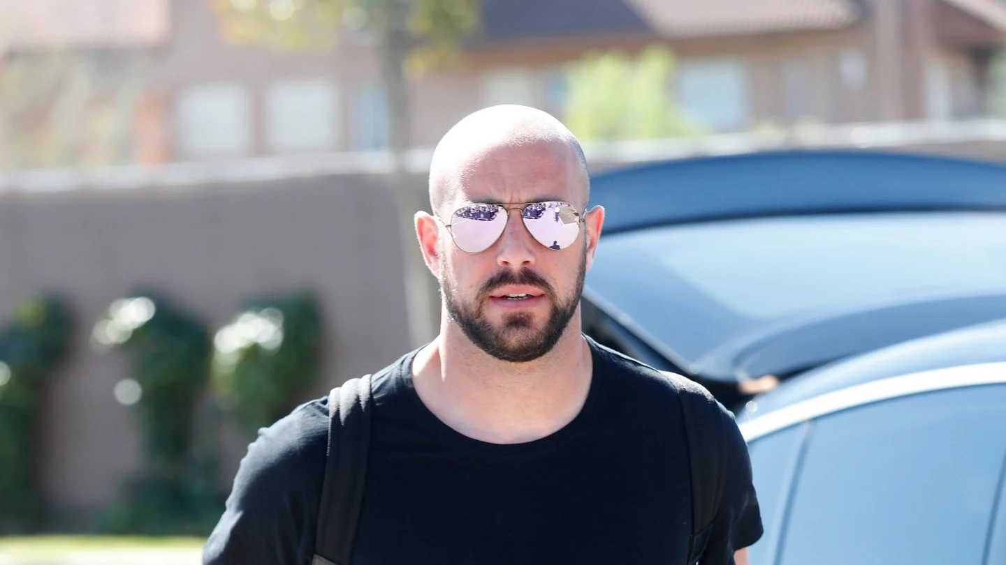 Pepe Reina, a su llegada a Las Rozas Pepe Reina, a su llegada a Las Rozas