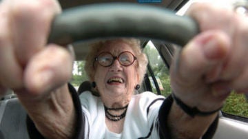 Anciana al volante