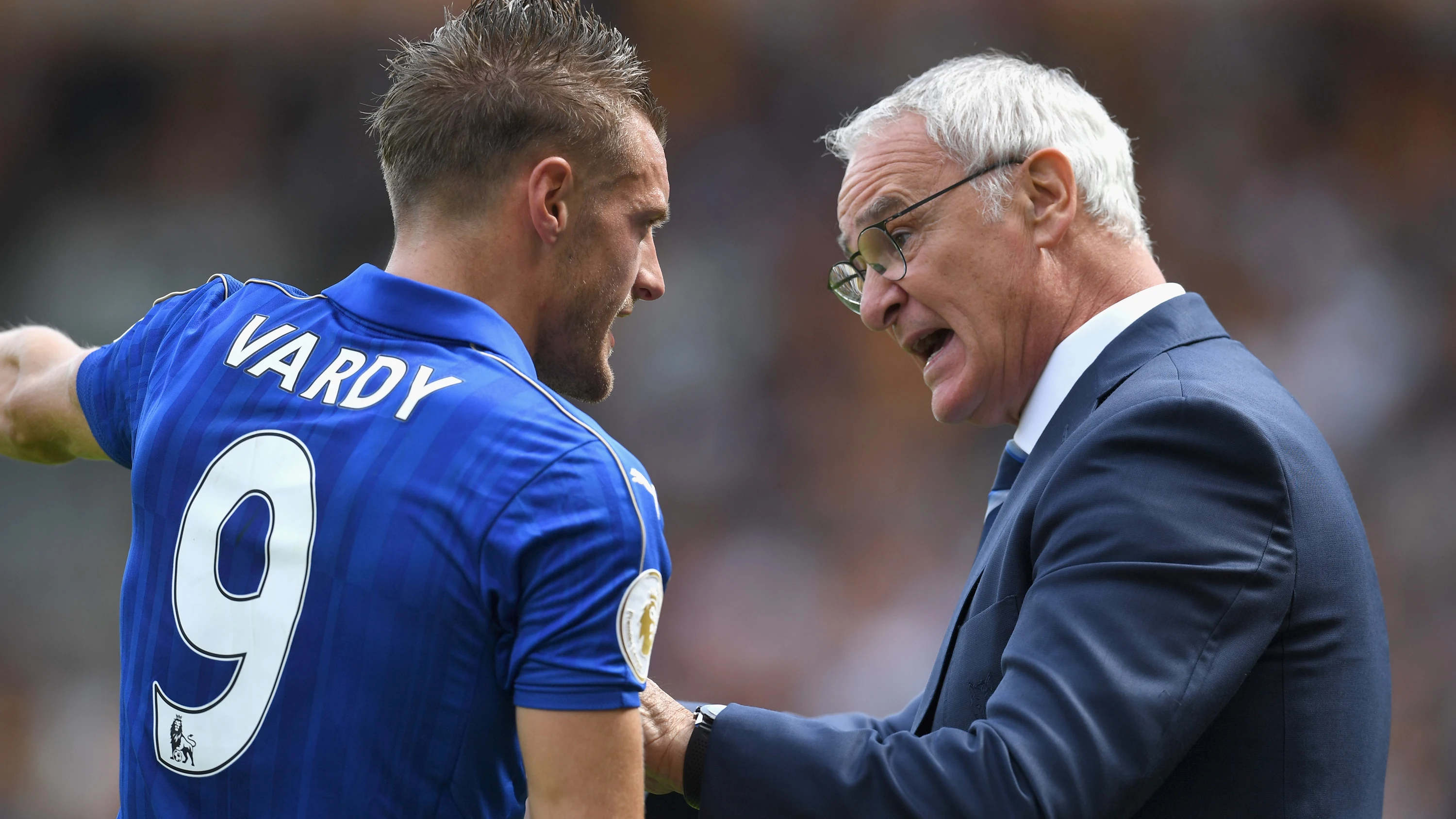 Jamie Vardy dialoga con Claudio Ranieri Jamie Vardy dialoga con Claudio Ranieri
