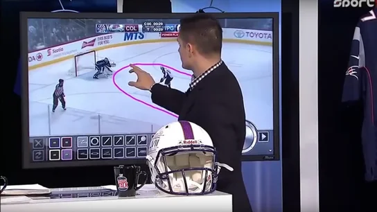 El presentador, durante la explicación El presentador, durante la explicación