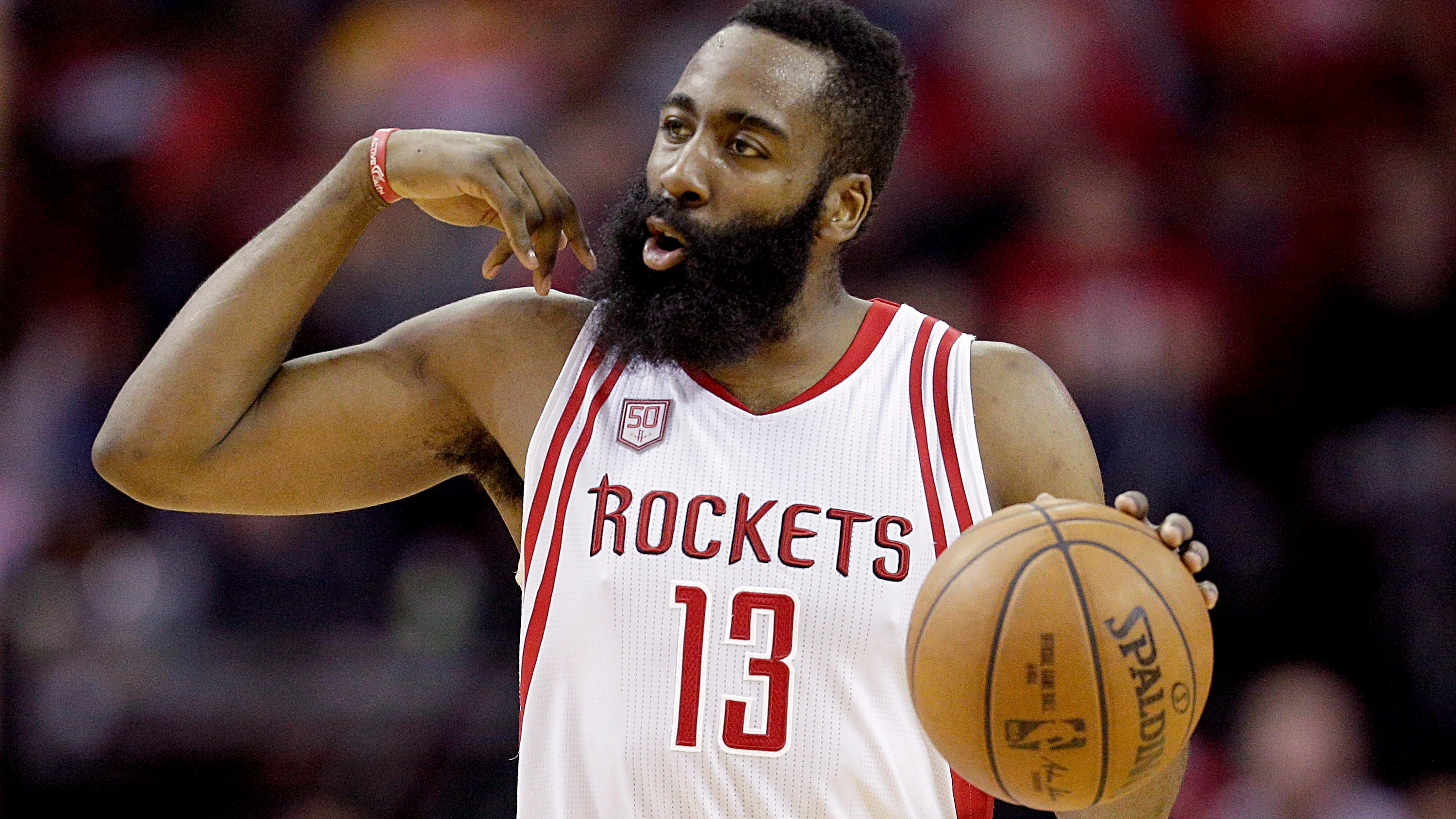 James Harden, durante el partido contra los Nuggets