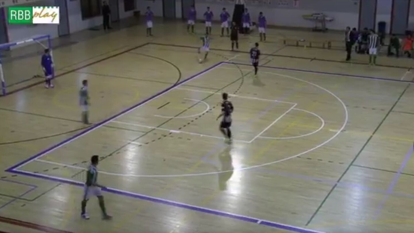 David Ruiz, en el momento de su golpeo