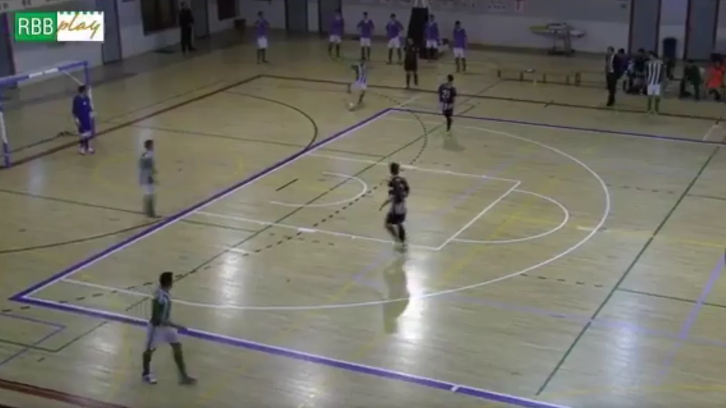David Ruiz, en el momento de su golpeo David Ruiz, en el momento de su golpeo