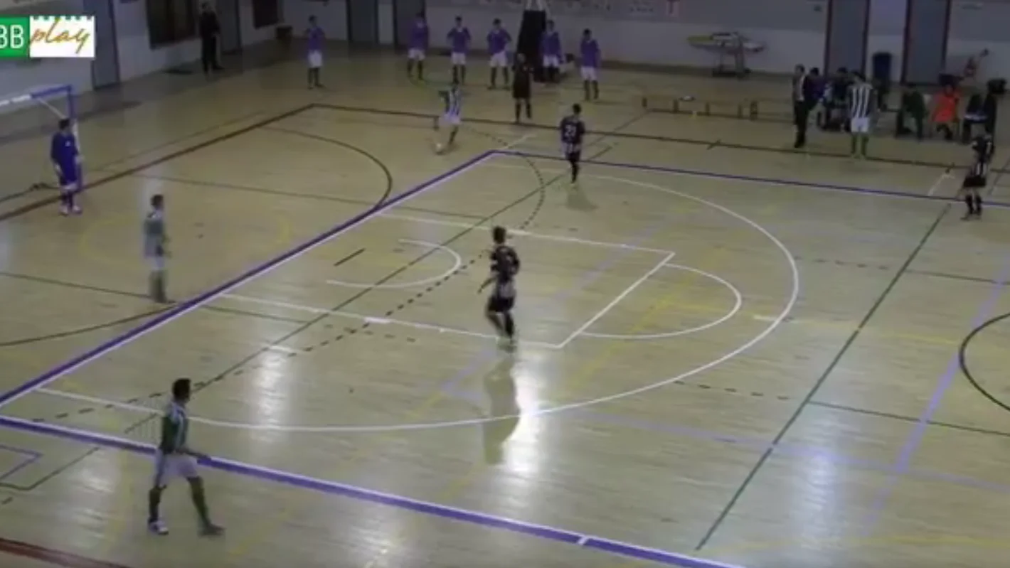 David Ruiz, en el momento de su golpeo David Ruiz, en el momento de su golpeo