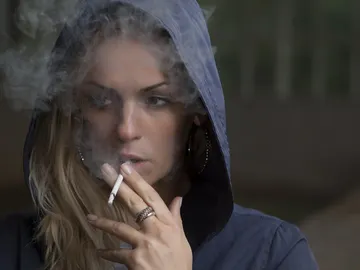 Una fumadora Una fumadora