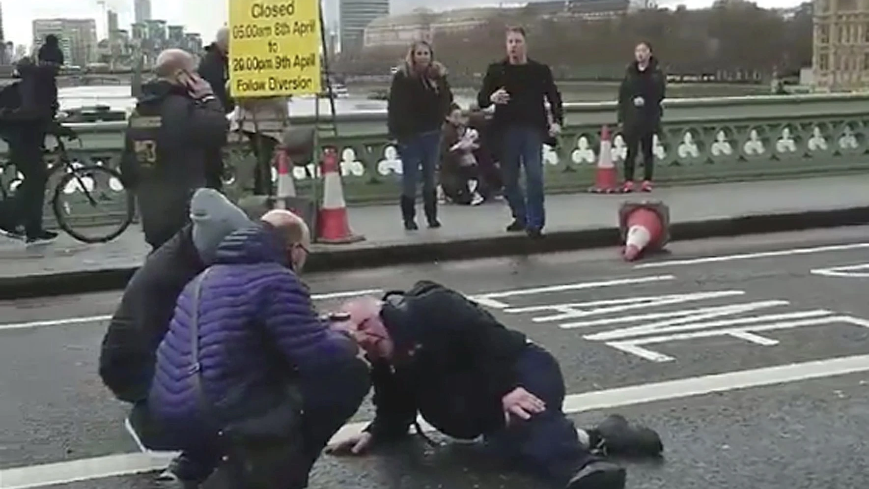 Un herido tras un tiroteo en el Wetminster Bridge junto al Parlamento en Londres