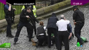 Momento en el que la policía captura al presunto terrorista de Londres