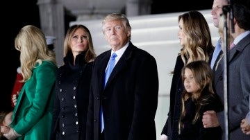 El presidente Donald J. Trump acompañado de su familia