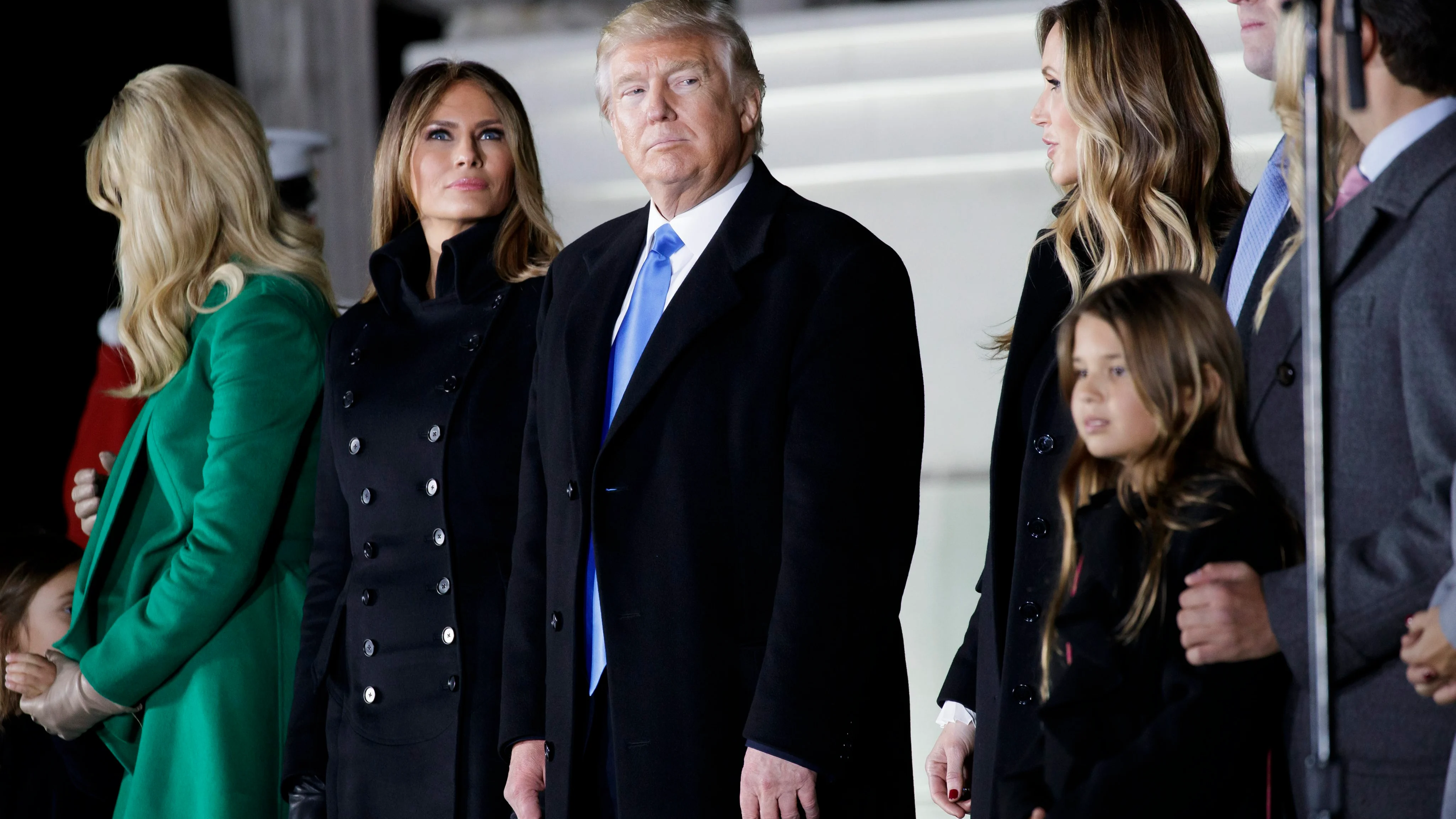 El presidente Donald J. Trump acompañado de su familia