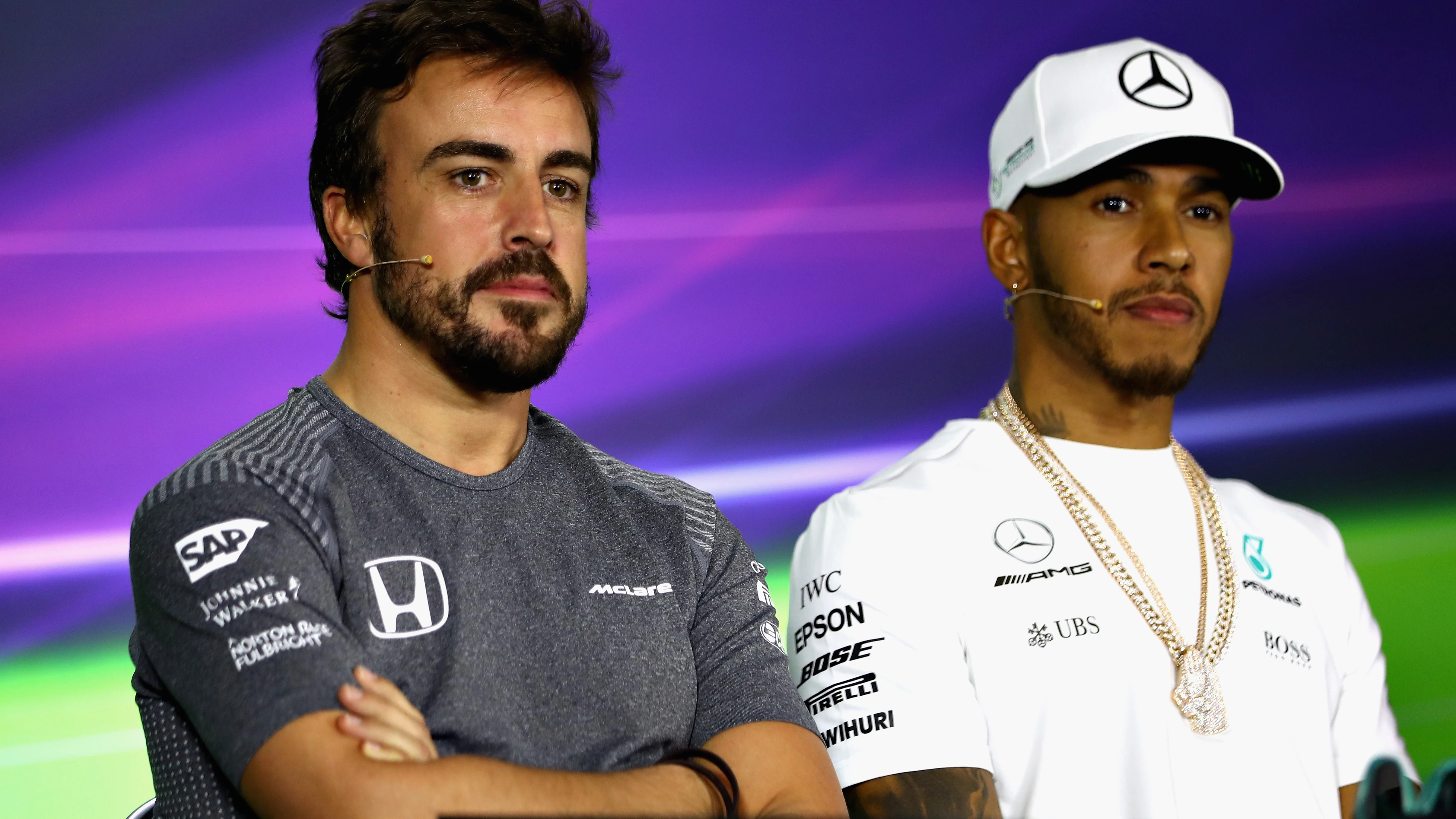 Fernando Alonso y Lewis Hamilton, durante la rueda de prensa