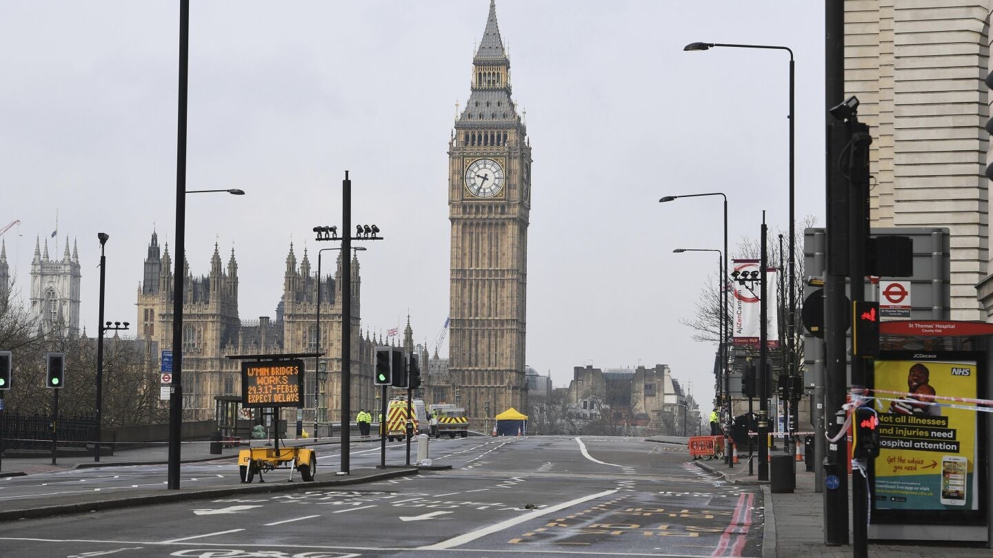 Vista general del Parlamento brit&aacute;nico en Londres tras el ataque
