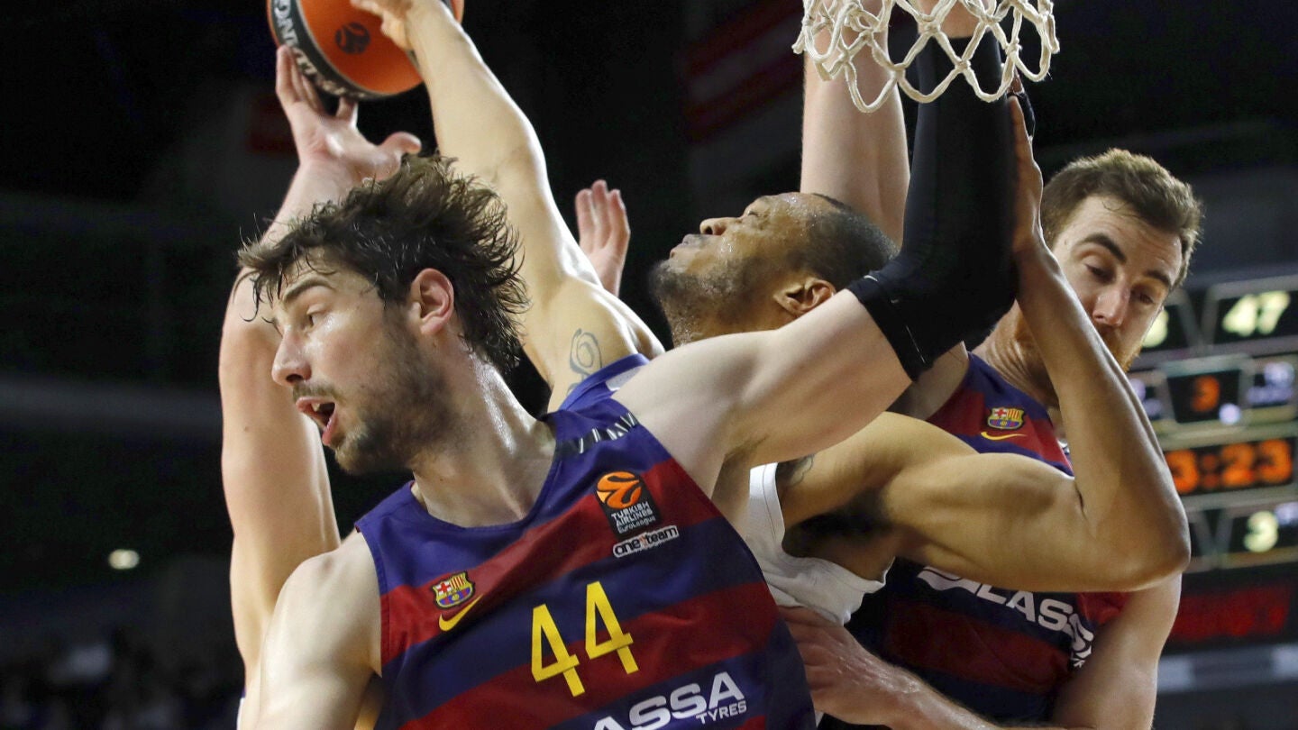 Tomic en una jugada del Real Madrid - Barcelona