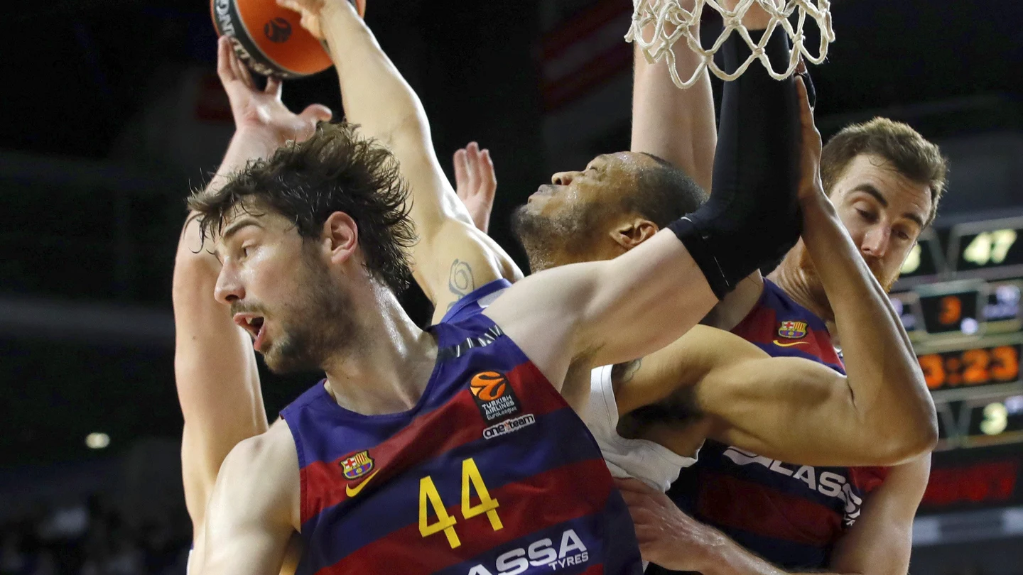 Tomic en una jugada del Real Madrid - Barcelona Tomic en una jugada del Real Madrid - Barcelona