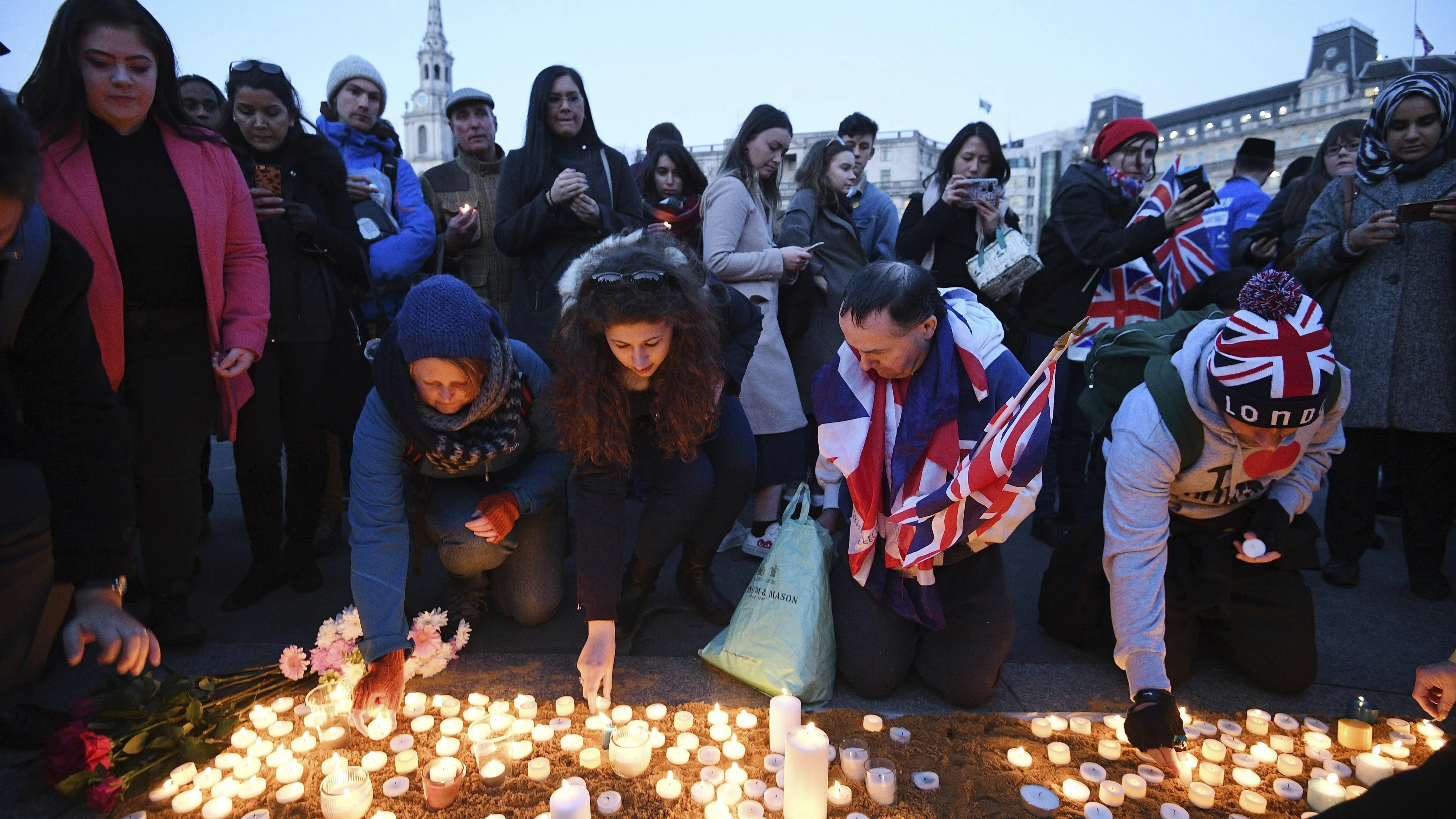 Vigilia por las víctimas del atentado en Londres en Trafalgar Square