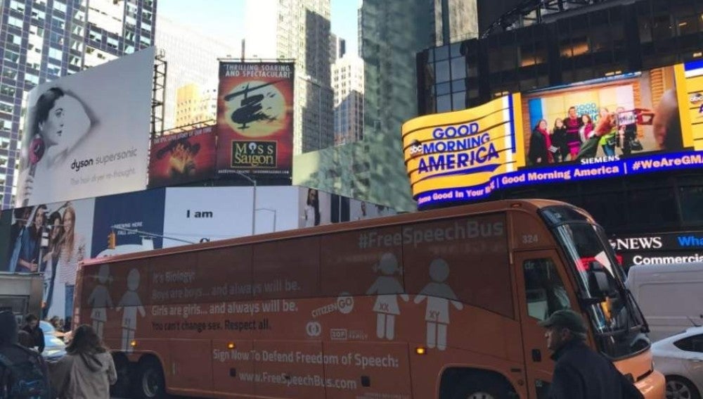 Autobús de Hazte Oír en Nueva York