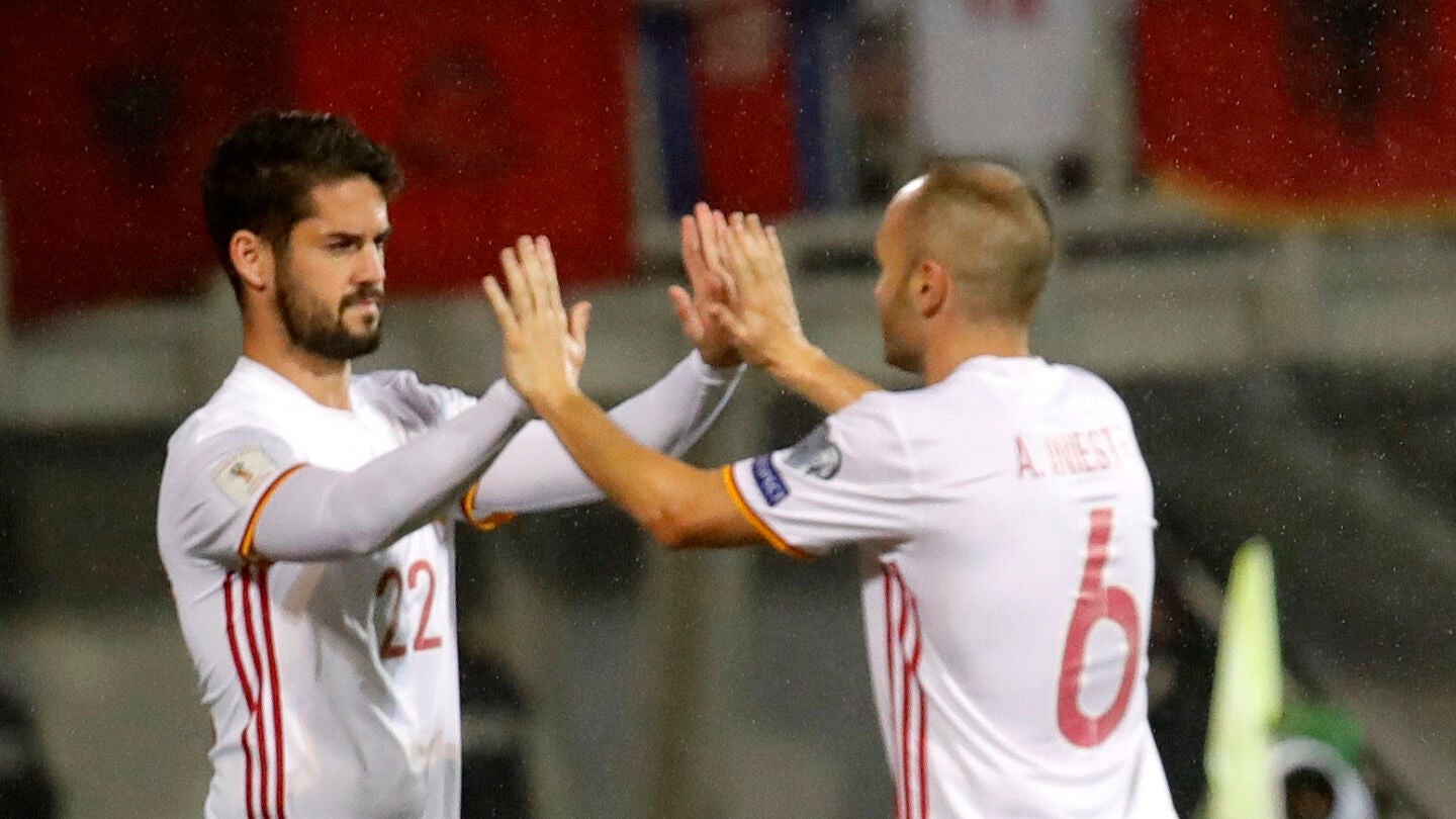 Andr&eacute;s Iniesta e Isco Alarc&oacute;n con Espa&ntilde;a