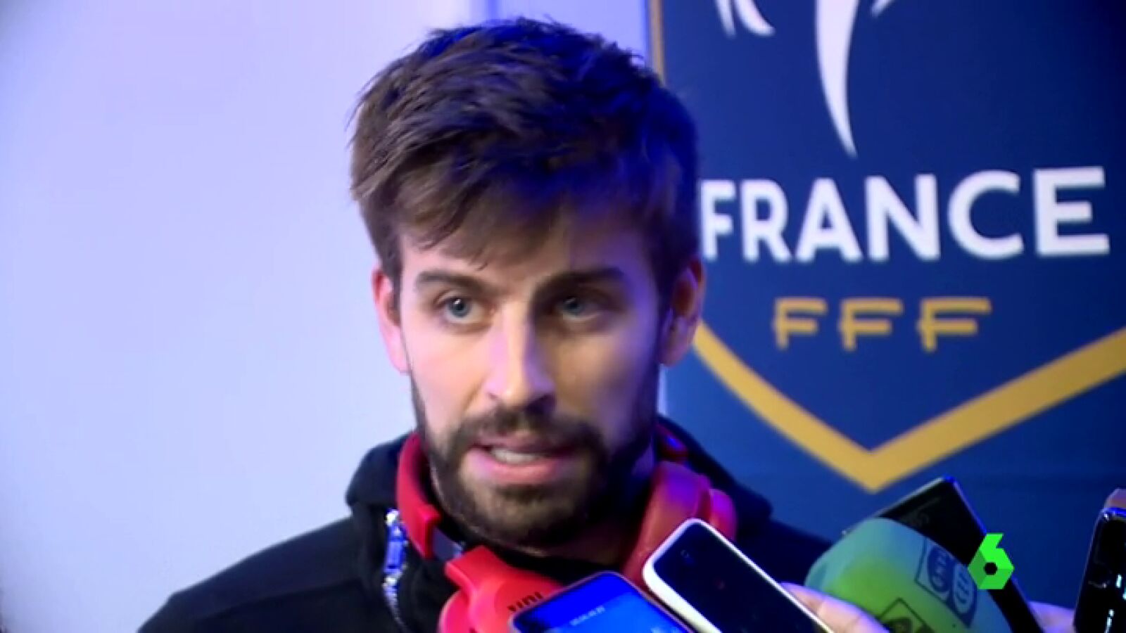 Frame 11.856969 de: La &uacute;ltima 'rajada' de Piqu&eacute; contra el Real Madrid: "La persona que imput&oacute; a Messi y Neymar estaba en el palco del Bernab&eacute;u con Florentino"