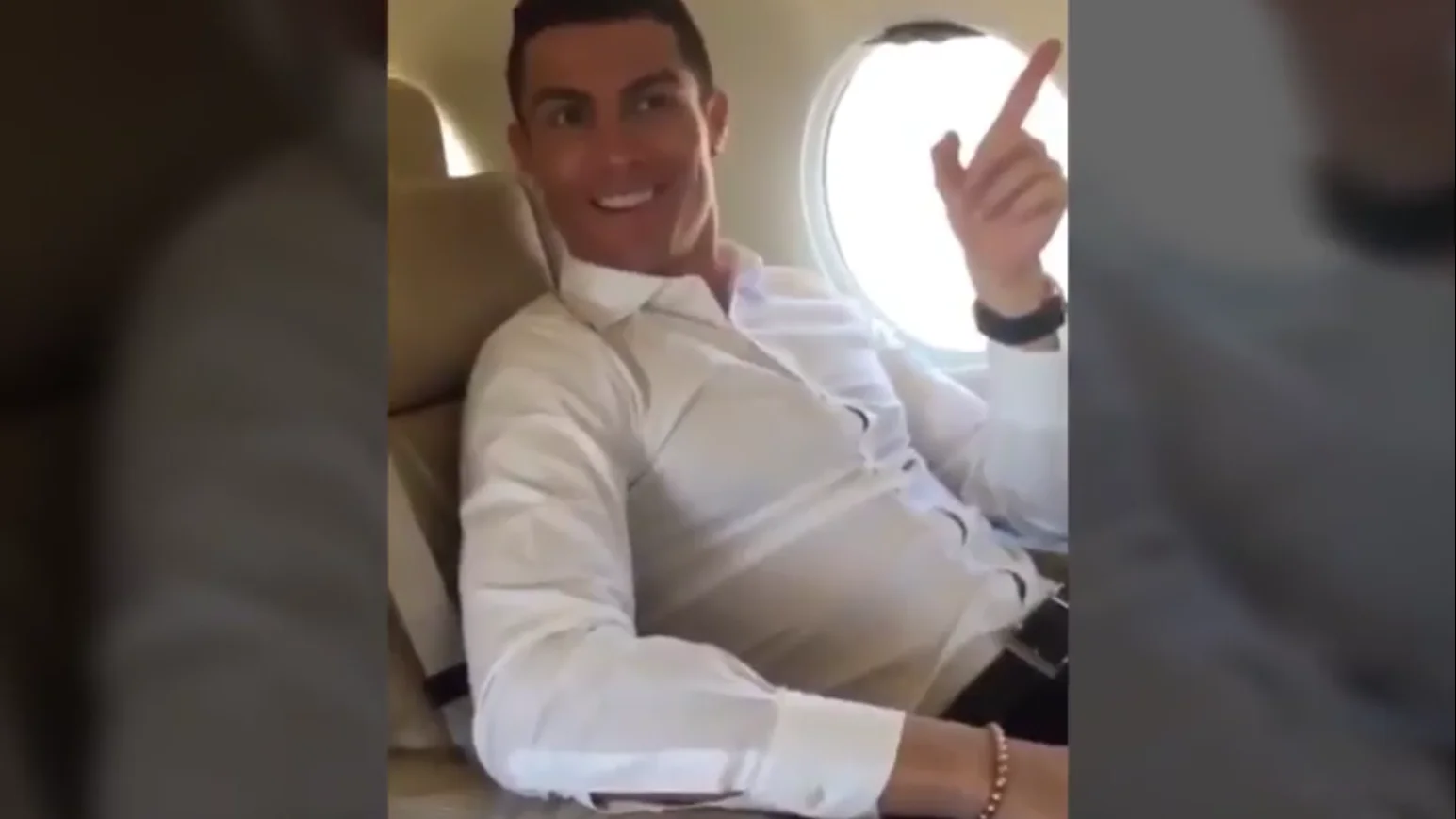 Cristiano Ronaldo escuchando el nuevo nombre del aeropuerto de Madeira