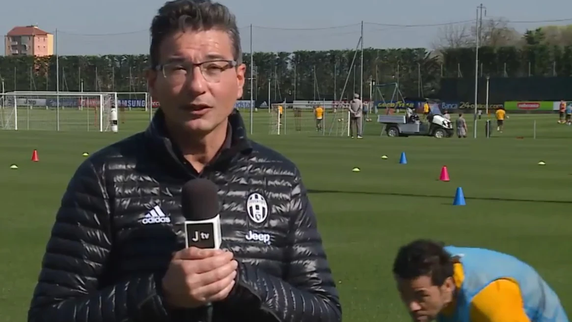 Dani Alves asusta al periodista en directo Dani Alves asusta al periodista en directo