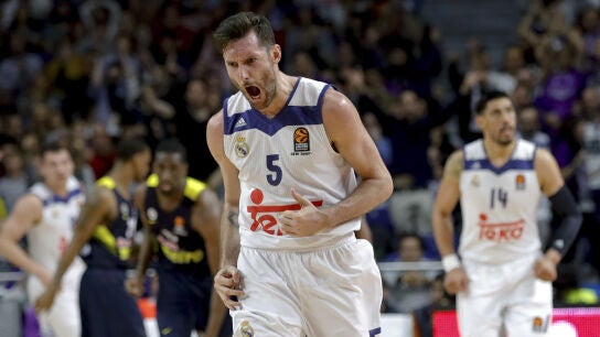 Rudy Fern&aacute;ndez celebrando una canasta