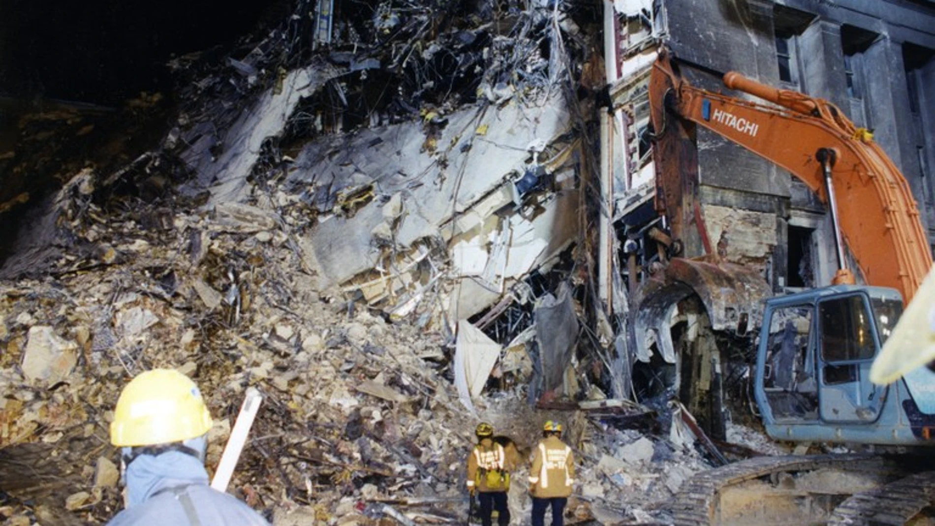 El agujero en la pared del Pentágono tras el impacto del avión