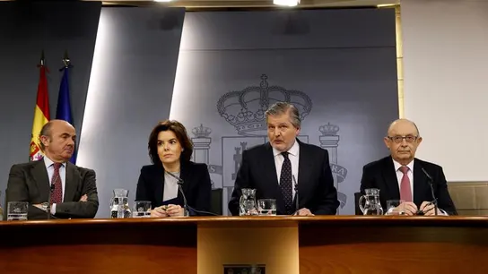 Luis de Guindos, Soraya Sáenz de Santamaría, Íñigo Méndez de Vigo y Cristóbal Montoro durante el Consejo de Ministros Luis de Guindos, Soraya Sáenz de Santamaría, Íñigo Méndez de Vigo y Cristóbal Montoro durante el Consejo de Ministros