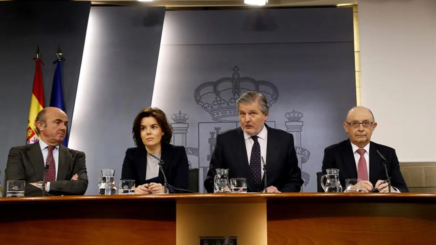 Luis de Guindos, Soraya Sáenz de Santamaría, Íñigo Méndez de Vigo y Cristóbal Montoro durante el Consejo de Ministros Luis de Guindos, Soraya Sáenz de Santamaría, Íñigo Méndez de Vigo y Cristóbal Montoro durante el Consejo de Ministros