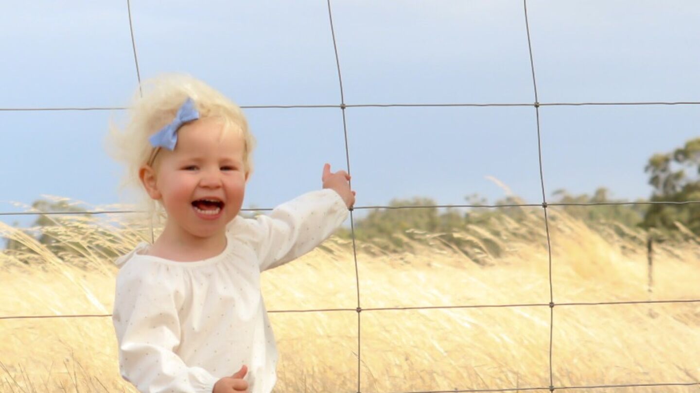 La fotograf&iacute;a de la ni&ntilde;a junto a la serpiente