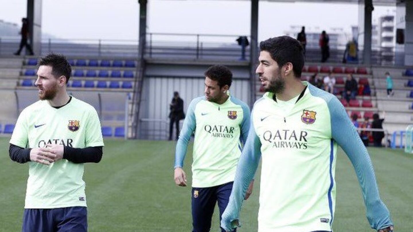 Messi, Su&aacute;rez y Neymar en el entrenamiento del Barcelona