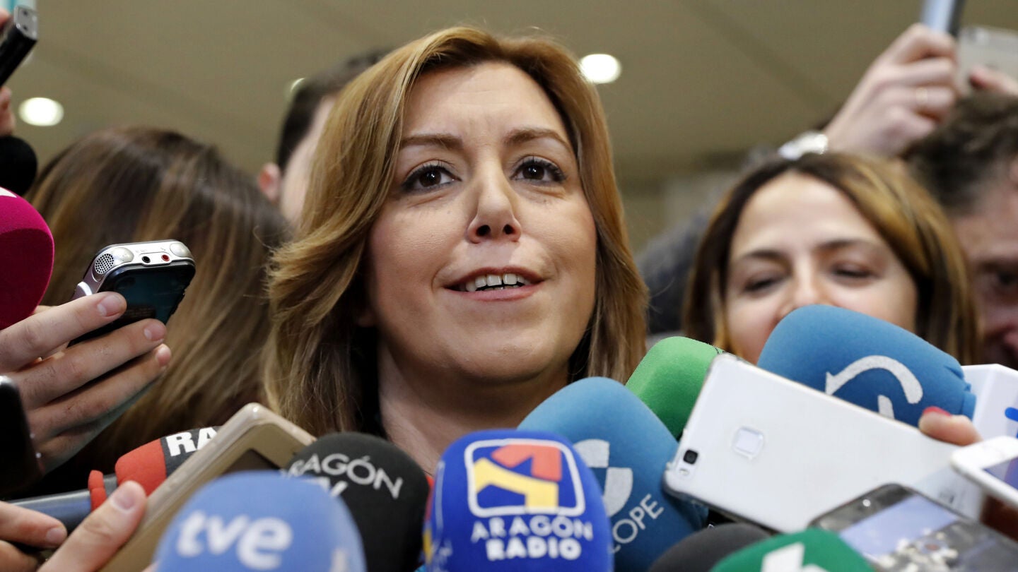 La aspirante a liderar el PSOE Susana D&iacute;az atiende a los medios