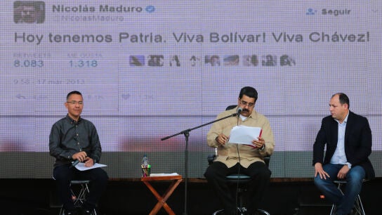 Nicol&aacute;s Maduro, hablando durante un acto con simpatizantes transmitido por la televisi&oacute;n estatal VTV