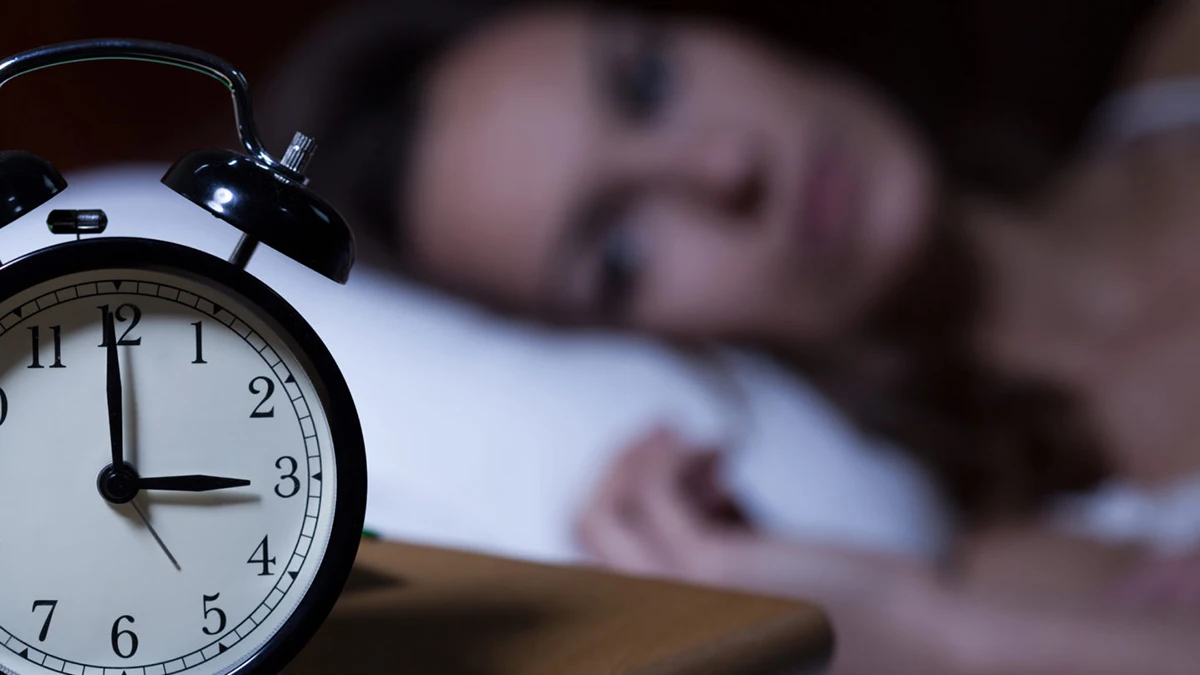 ¿Por qué me despierto a la misma hora todas las noches?