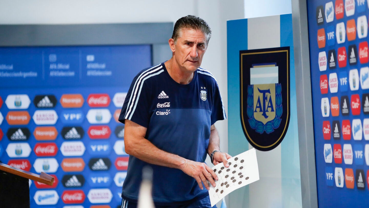 Edgardo Bauza en una rueda de prensa
